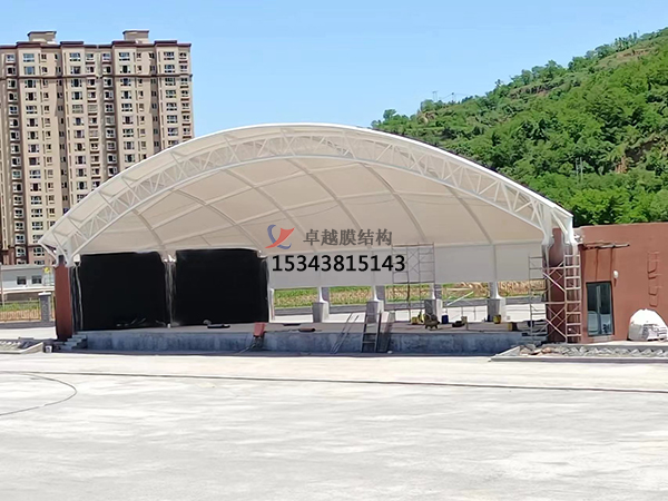 舞臺(tái)建筑采用膜結(jié)構(gòu)的原因？